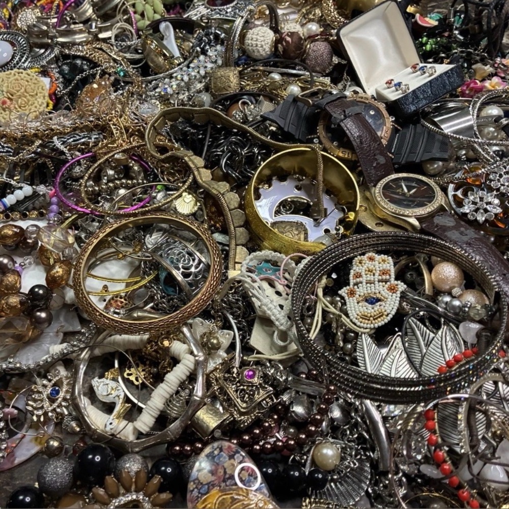 Estate Jewelry Lot | Unsearched Mixed Metals | Wearable + Repair | 2 Lb Fun Mix - Picture 6 of 10